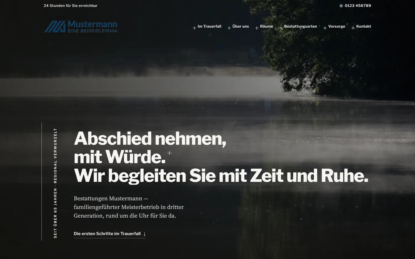 Startseite einer Bestatter-Website: Kopfzeile mit dem Hinweis „24 Stunden für Sie erreichbar" und der Telefonnummer, darunter eine ruhige Bildwelt und die Überschrift „Abschied nehmen, mit Würde".