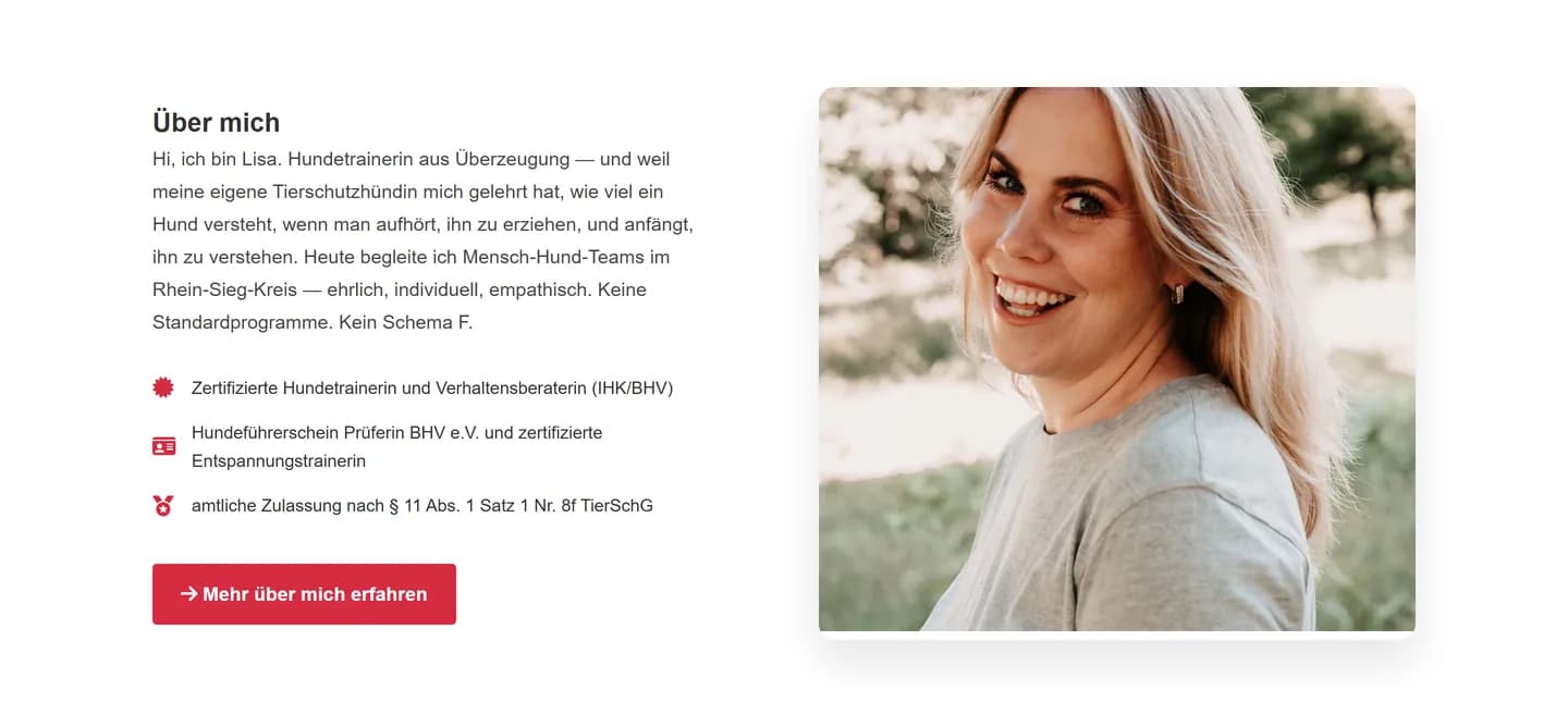 Abschnitt „Über mich": Foto der Hundetrainerin, ihre persönliche Geschichte und eine Liste ihrer Qualifikationen – zertifizierte Hundetrainerin und Verhaltensberaterin (IHK/BHV), Prüferin für den Hundeführerschein, amtliche Zulassung nach § 11 TierSchG.